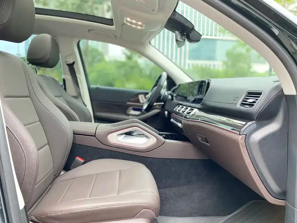 Mercedes-Benz GLS — фото 10