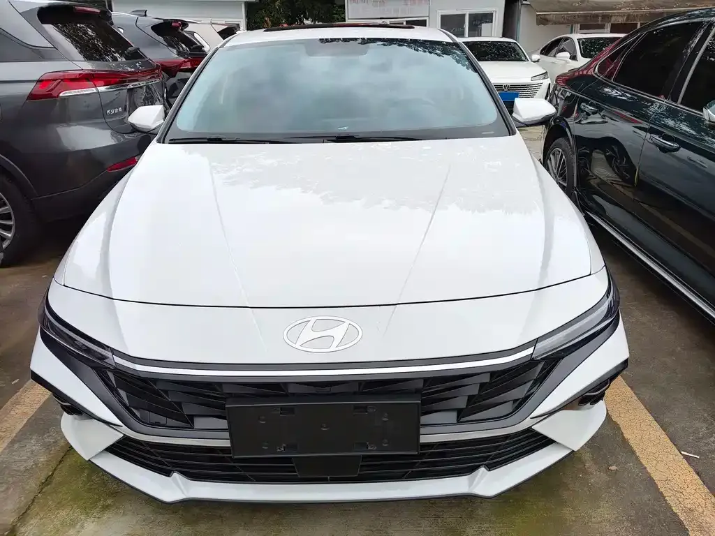 Hyundai Elantra — фото 2