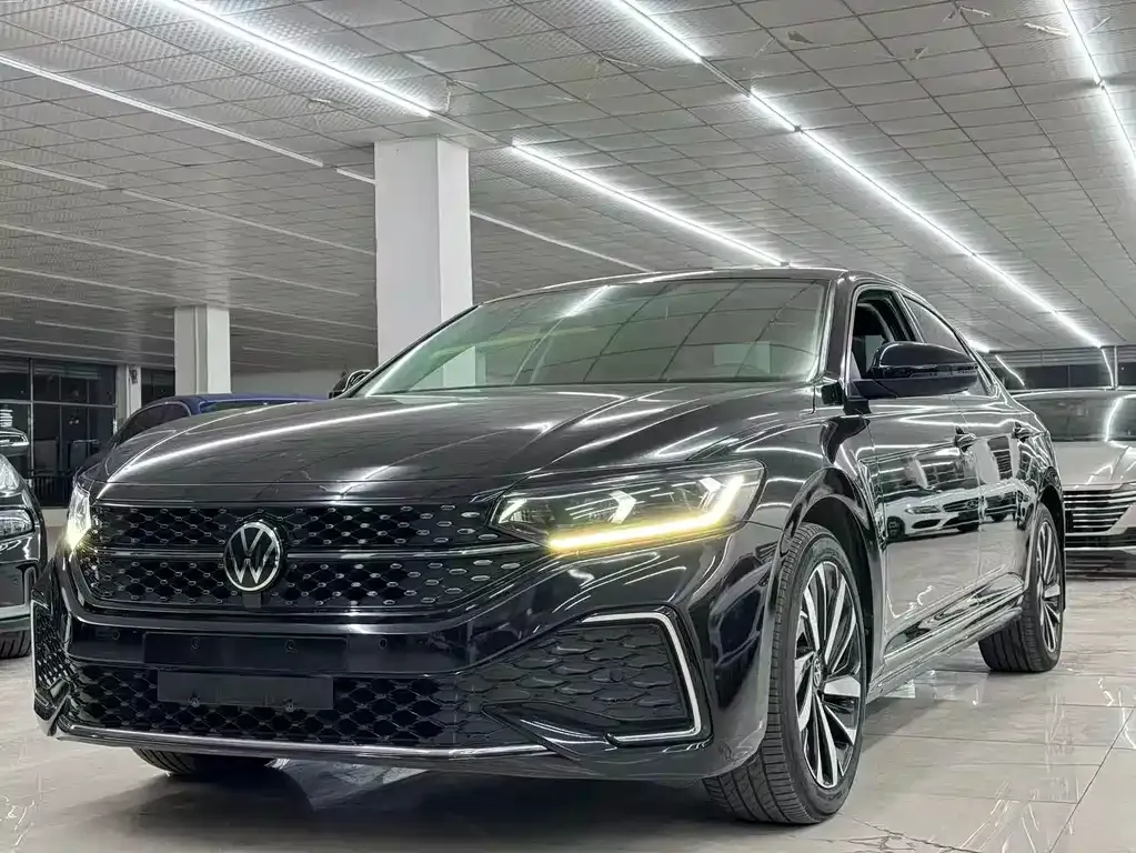 Volkswagen Passat — фото 1
