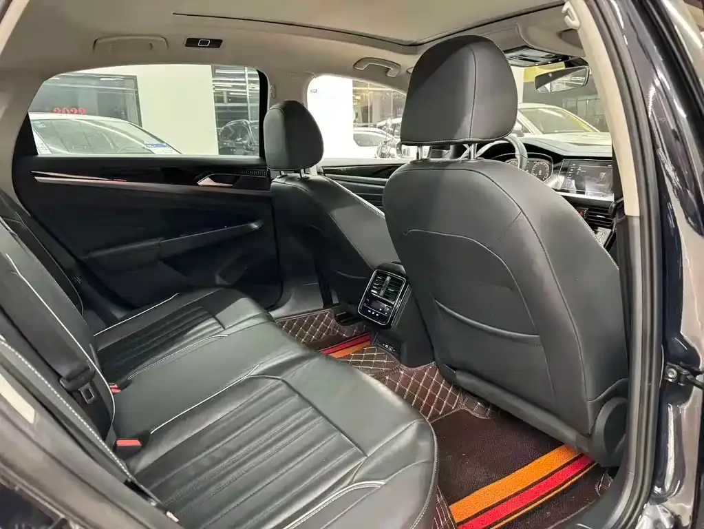 Volkswagen Passat — фото 10