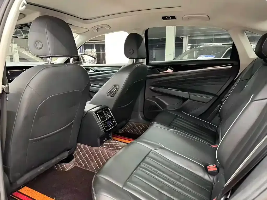 Volkswagen Passat — фото 6
