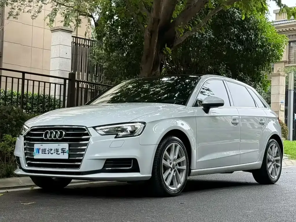 Audi A3 — фото 1