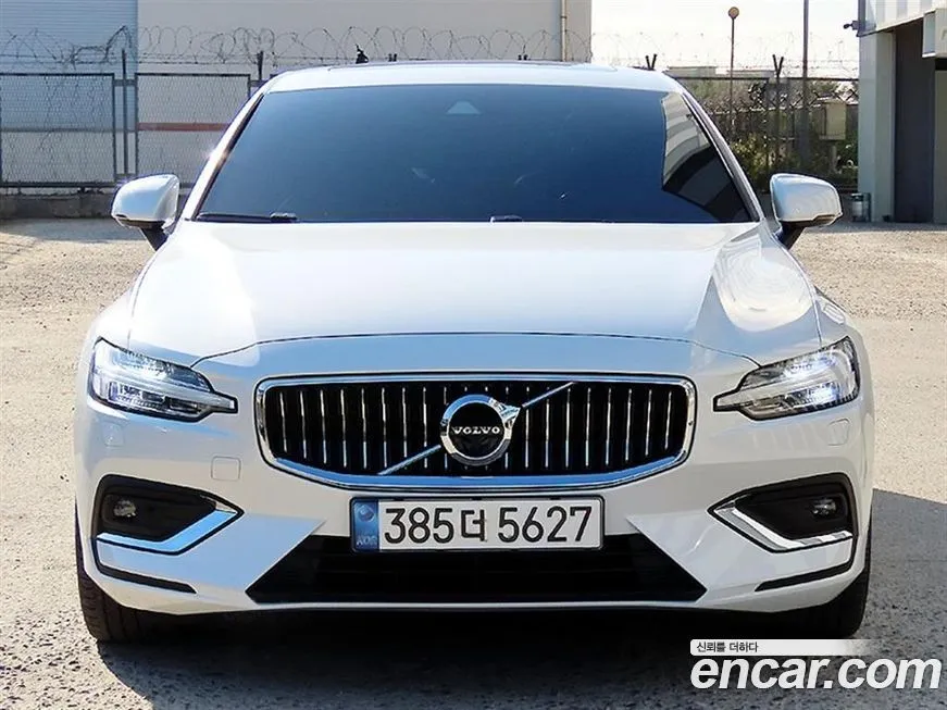 Volvo S60 — фото 1