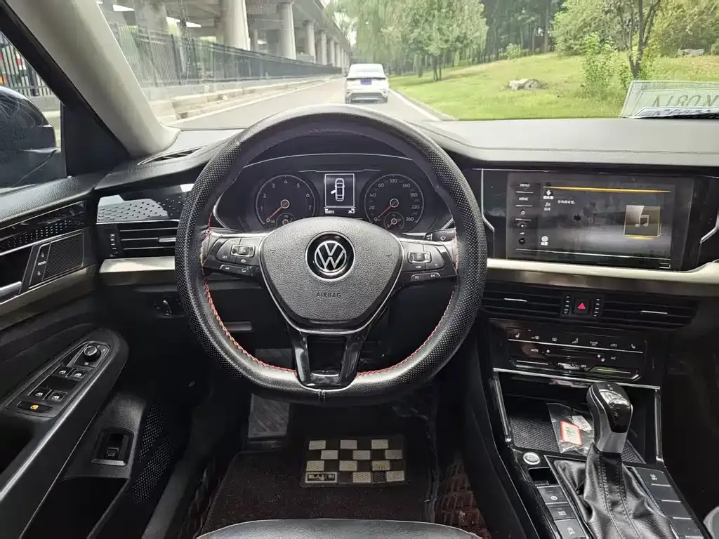 Volkswagen Passat — фото 7