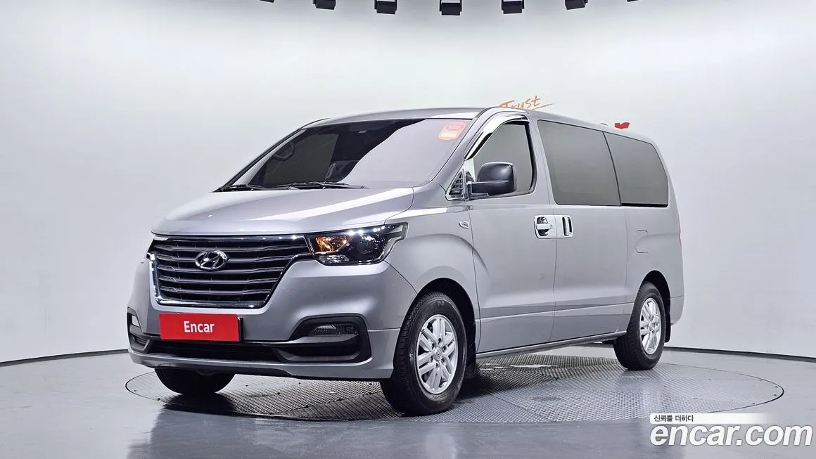 Hyundai Starex — фото 1