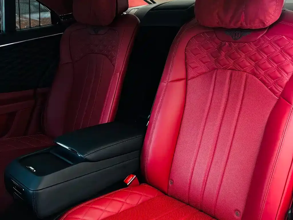 Bentley Flying Spur — фото 10