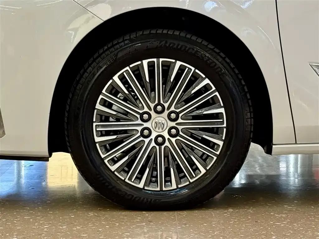 Buick GL8 Hybrid — фото 10