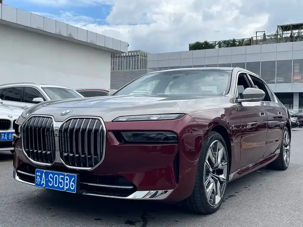 BMW 7 Series — фото 1