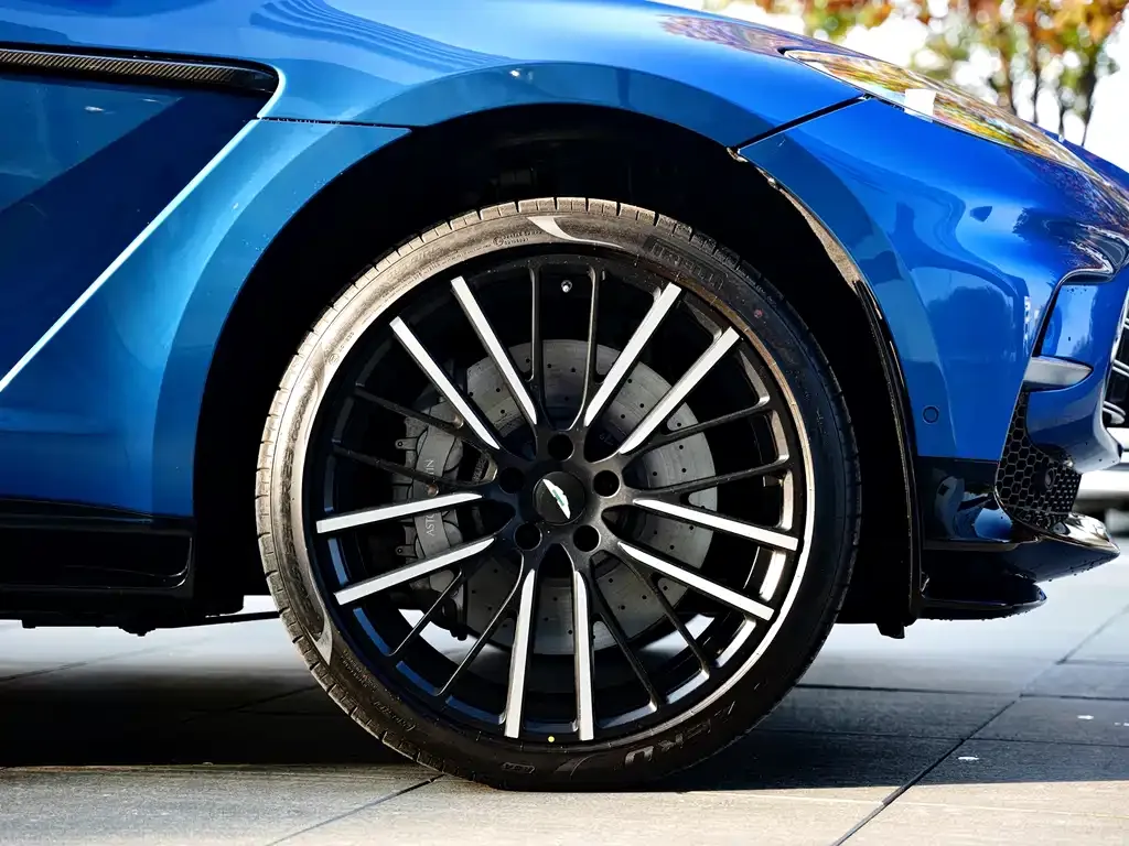 Aston Martin DBX — фото 2