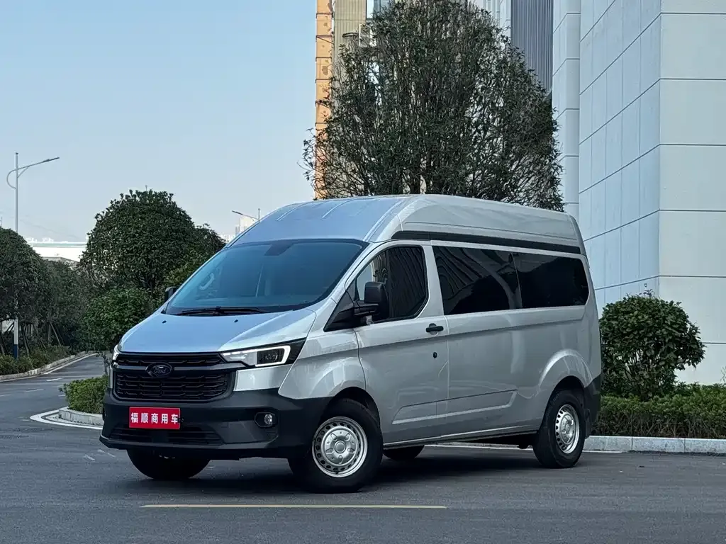 Ford Transit — фото 1