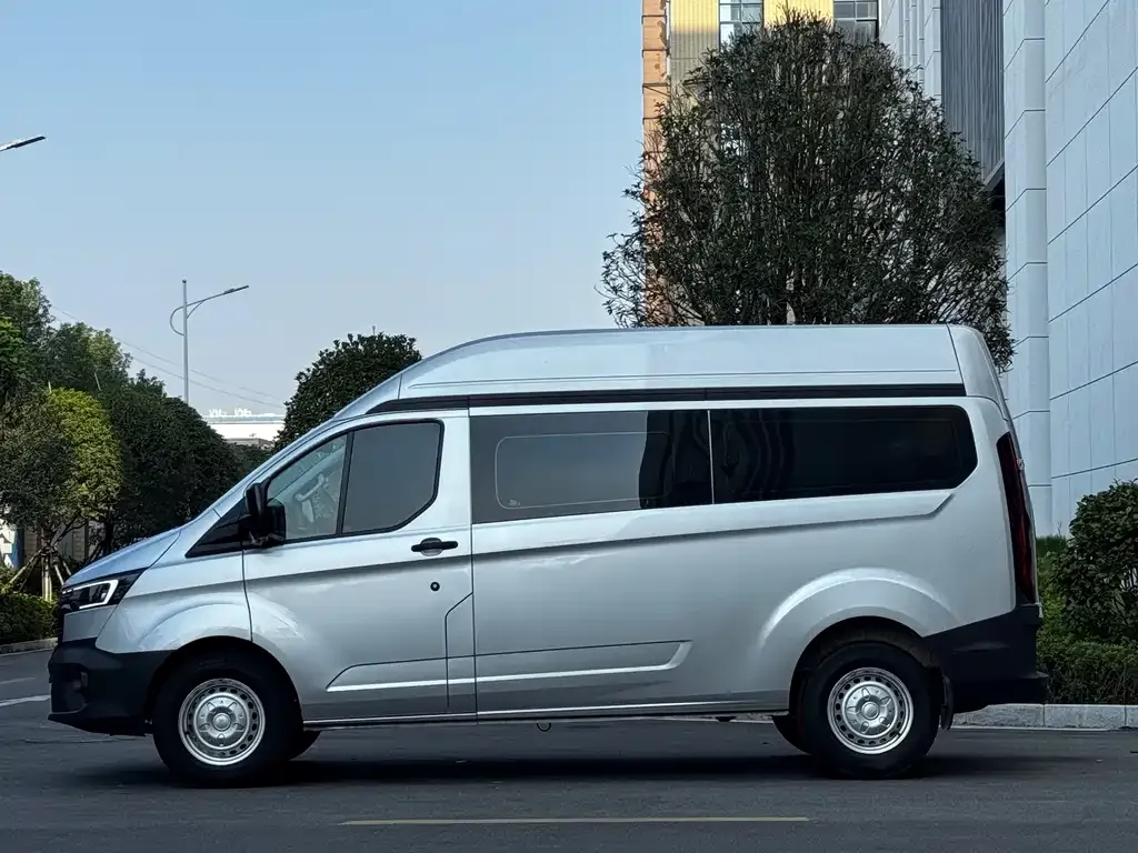 Ford Transit — фото 7