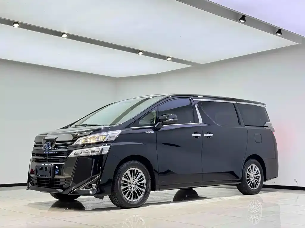 Toyota Vellfire — фото 1