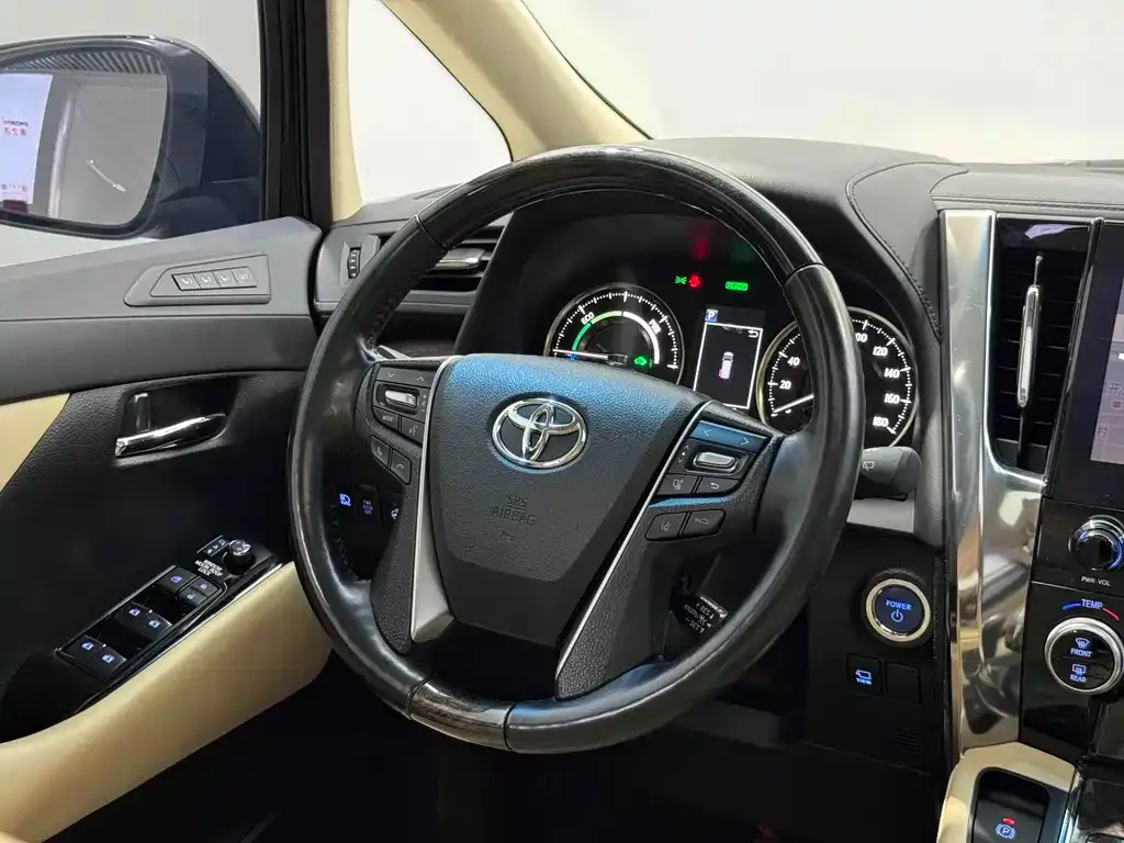 Toyota Vellfire — фото 5