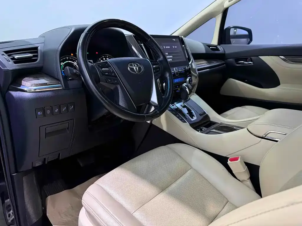Toyota Vellfire — фото 6
