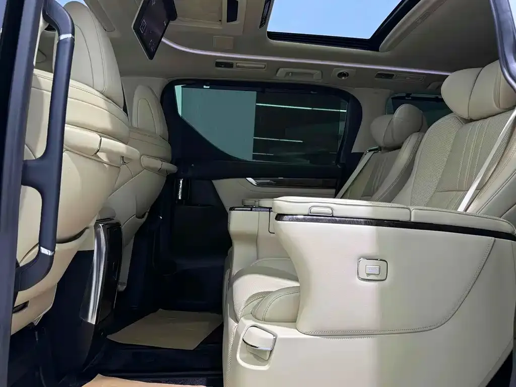 Toyota Vellfire — фото 9