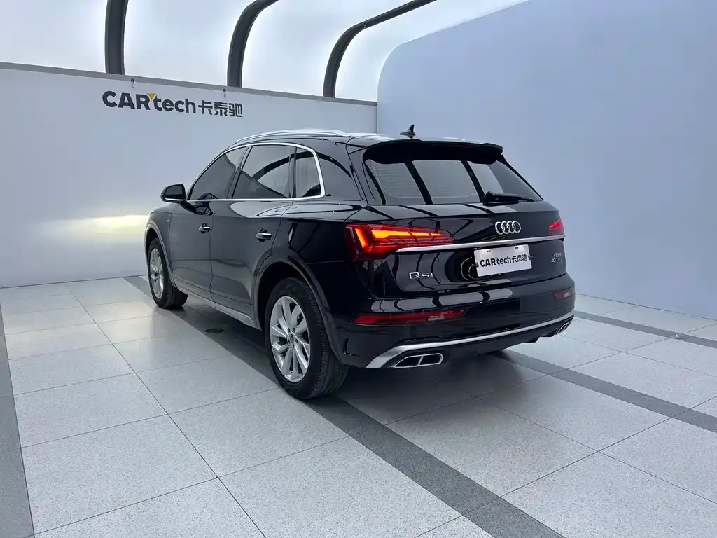 Audi Q5L — фото 6