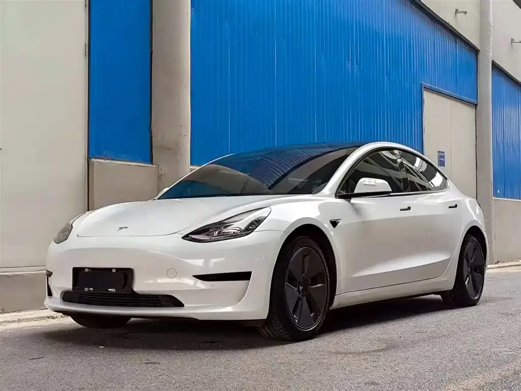 Tesla Model 3 — фото 1