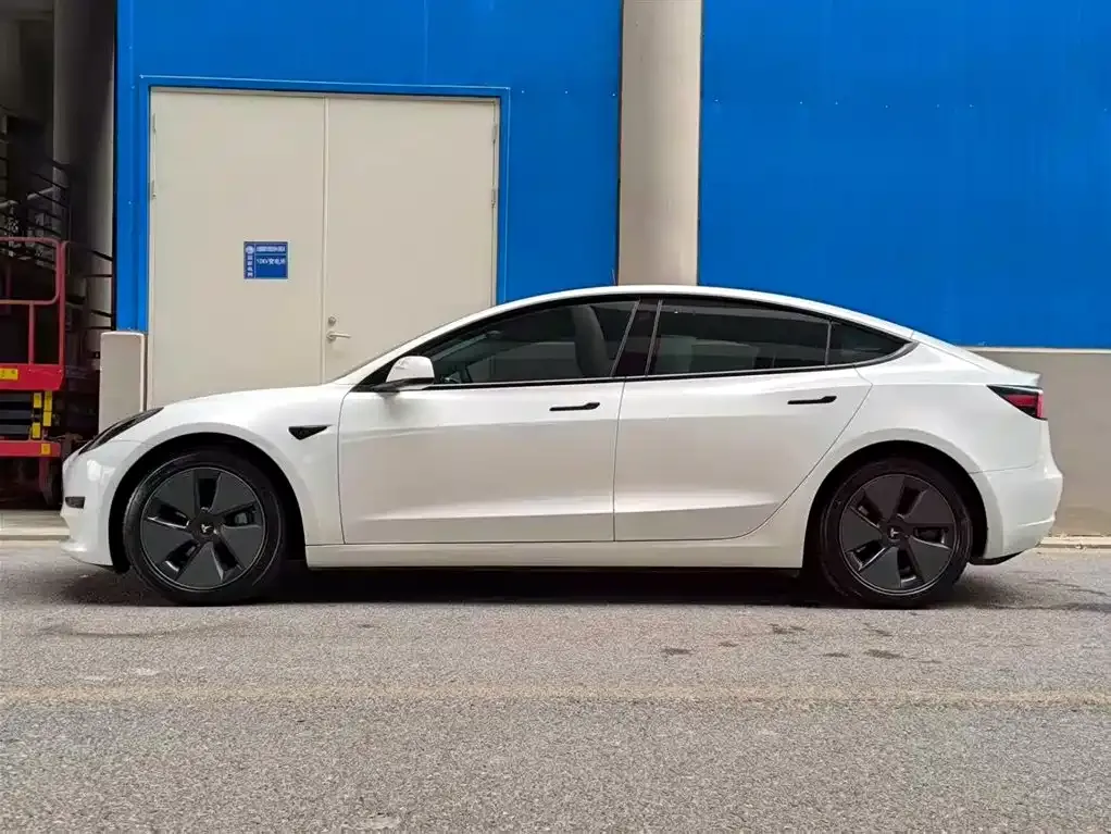 Tesla Model 3 — фото 3