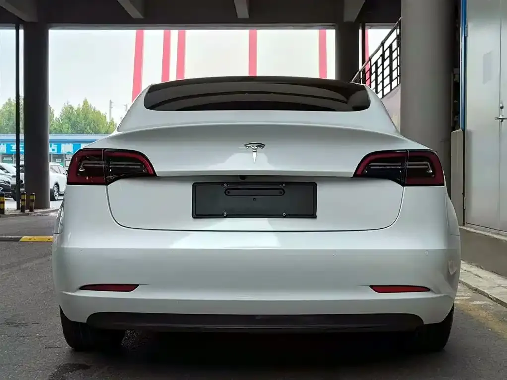 Tesla Model 3 — фото 4