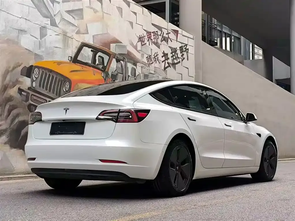 Tesla Model 3 — фото 5
