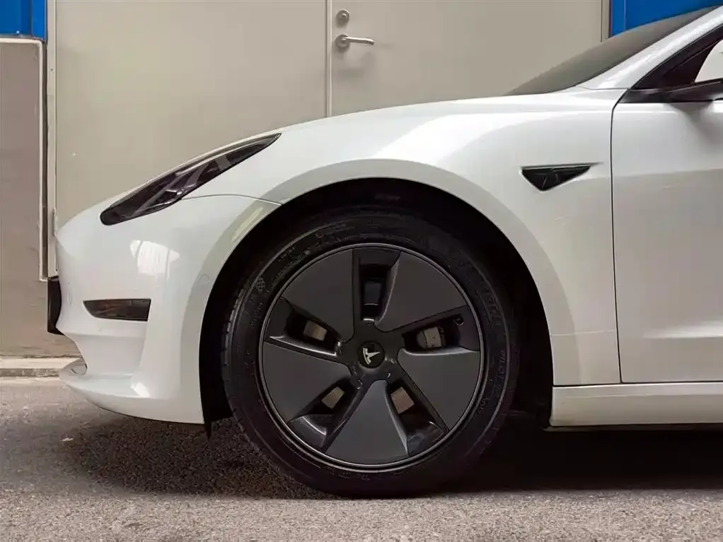 Tesla Model 3 — фото 6