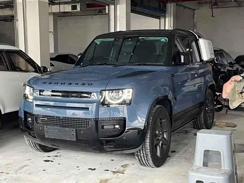 Land Rover Defender — фото 1