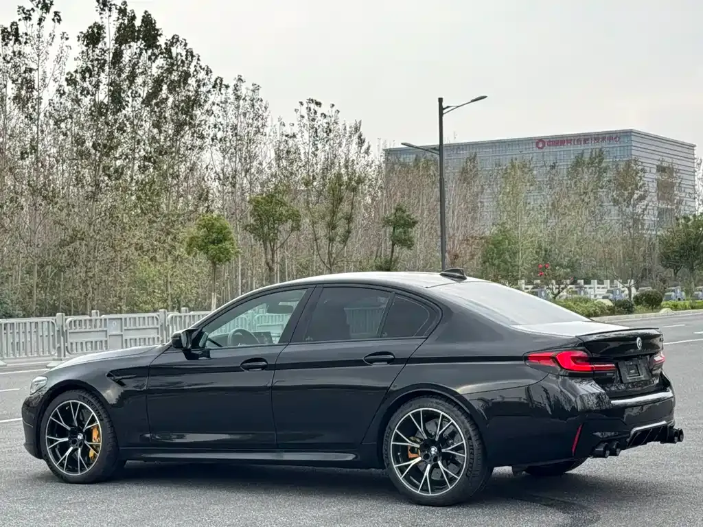 BMW M5 — фото 7