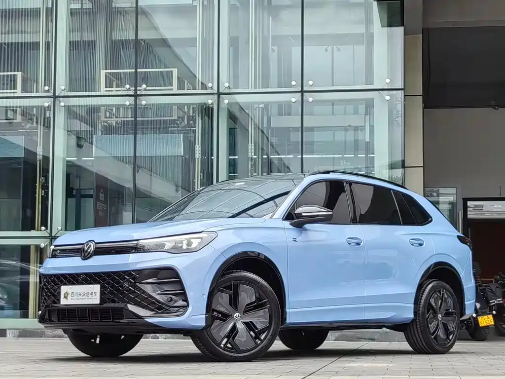 Volkswagen Tiguan L — фото 1