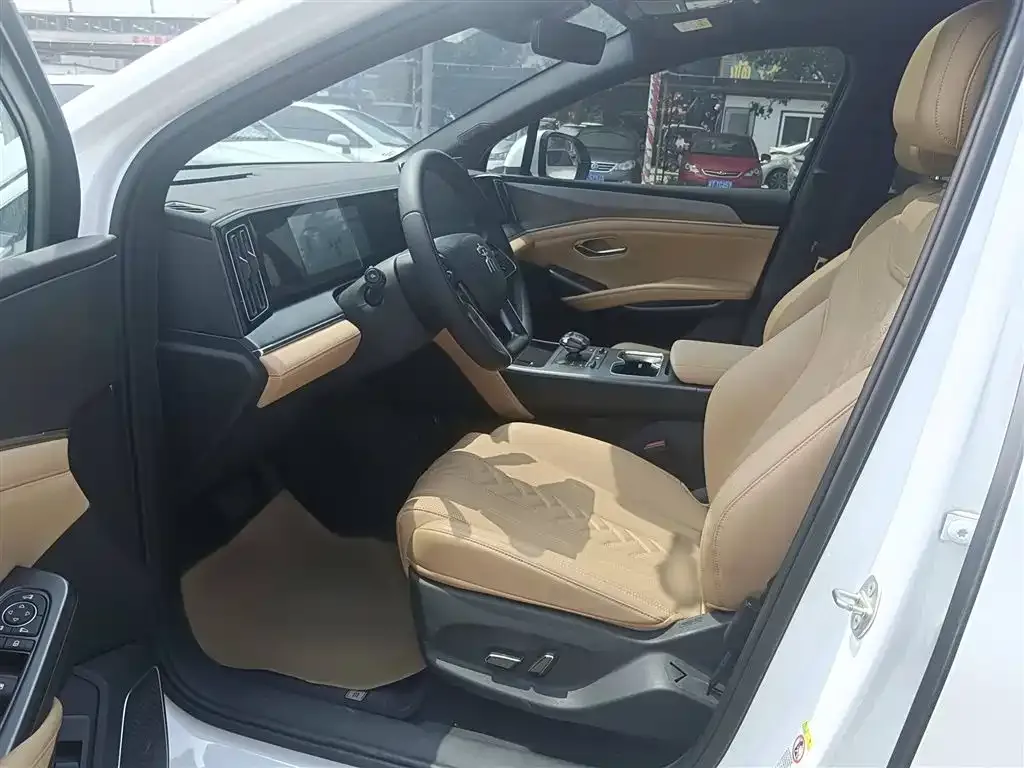 BYD L DM-i — фото 2