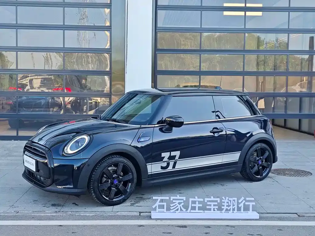 MINI Cooper (3-door) — фото 1