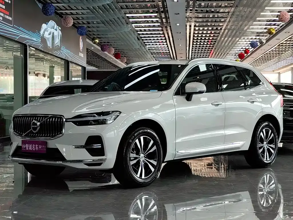 Volvo XC60 — фото 1