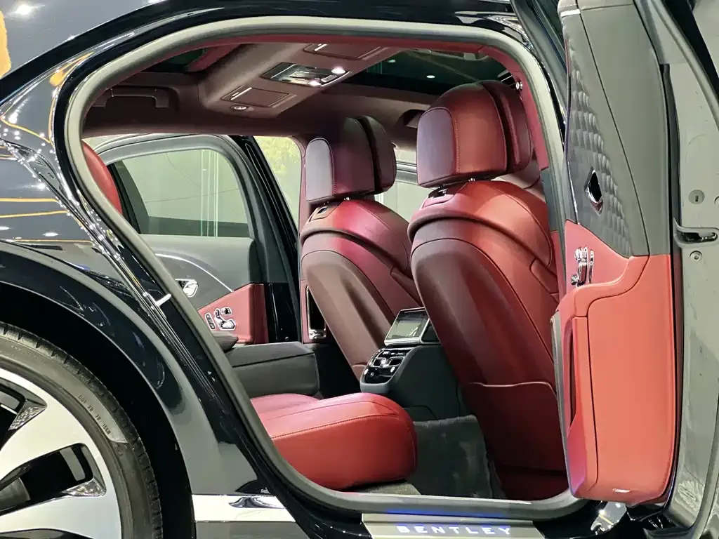 Bentley Flying Spur — фото 8