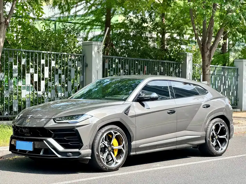 Lamborghini Urus — фото 1
