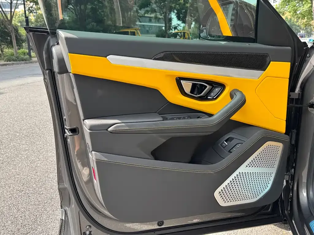Lamborghini Urus — фото 9