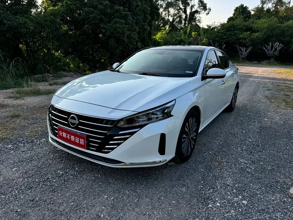 Nissan Teana — фото 1