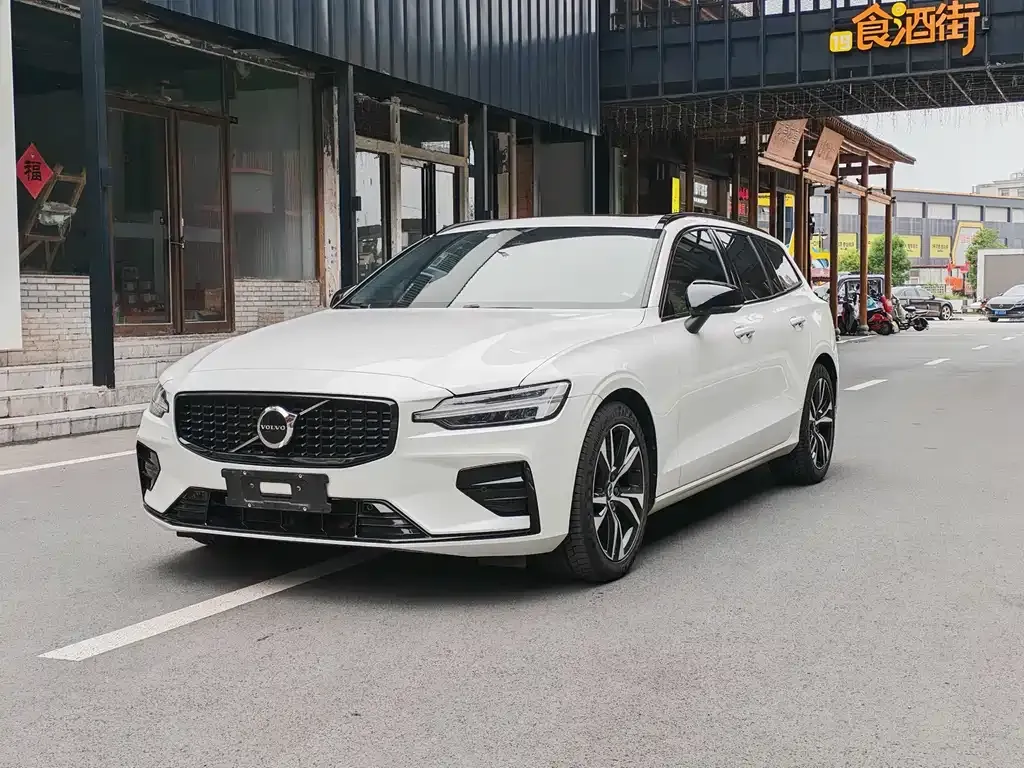Volvo V60 — фото 1