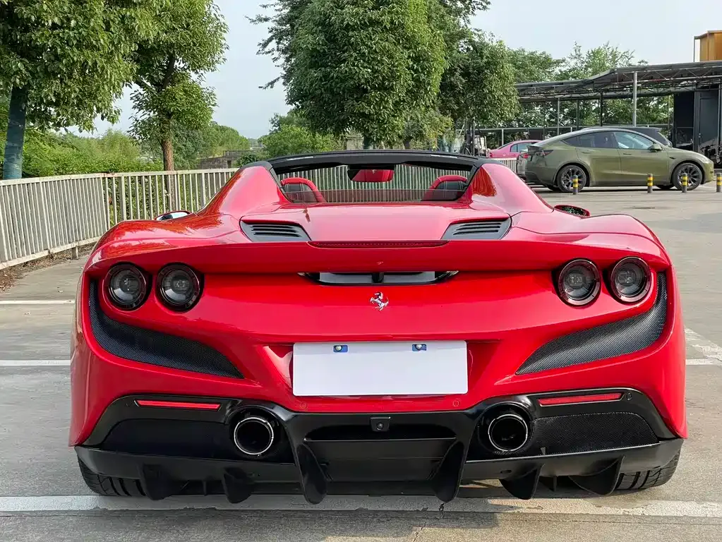Ferrari F8 — фото 10