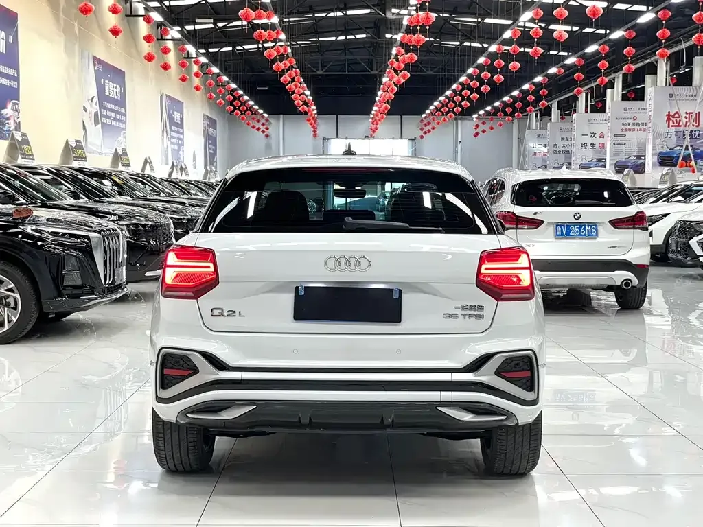 Audi Q2L — фото 5