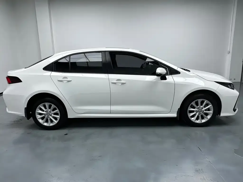 Toyota Corolla — фото 4