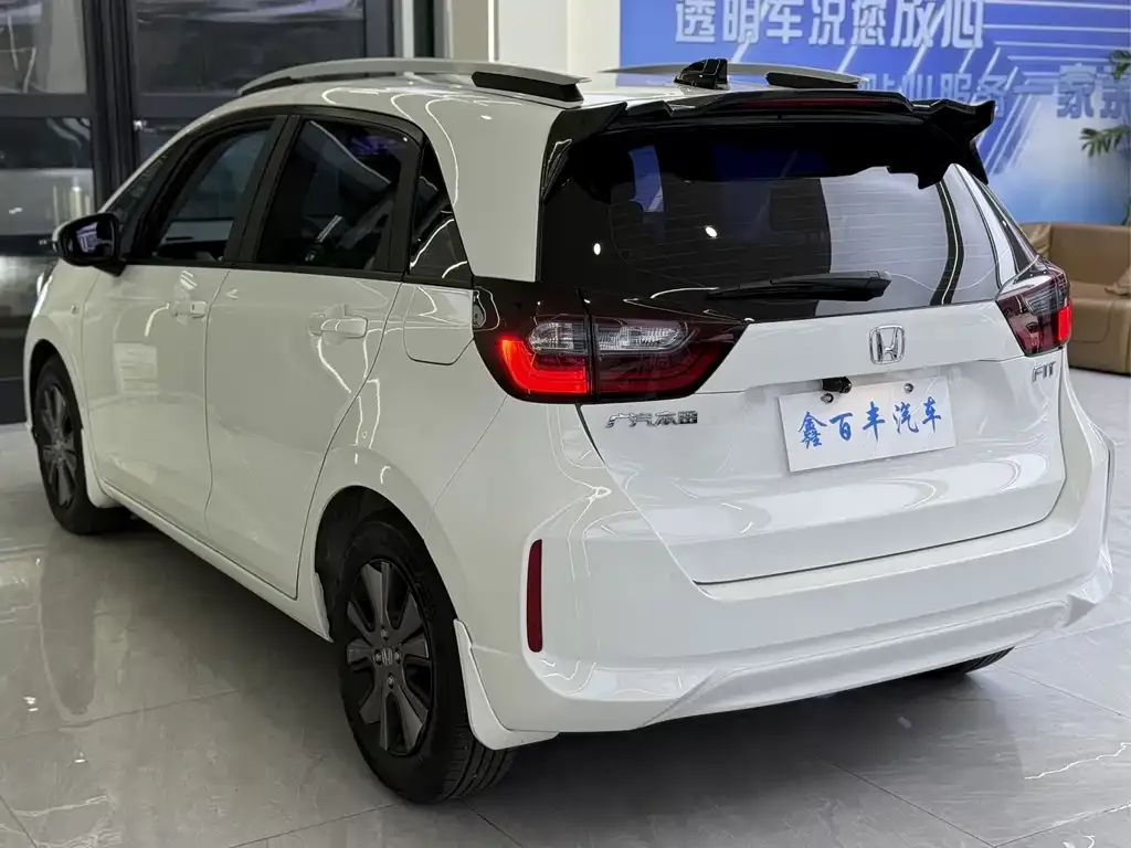 Honda Fit — фото 10