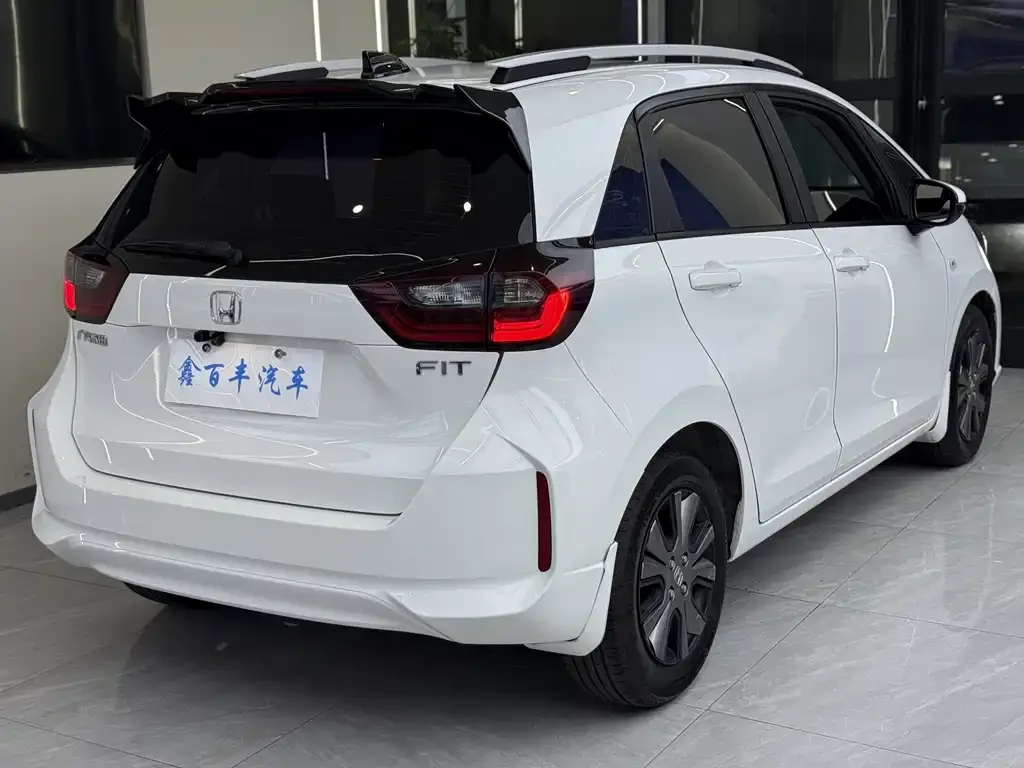 Honda Fit — фото 8