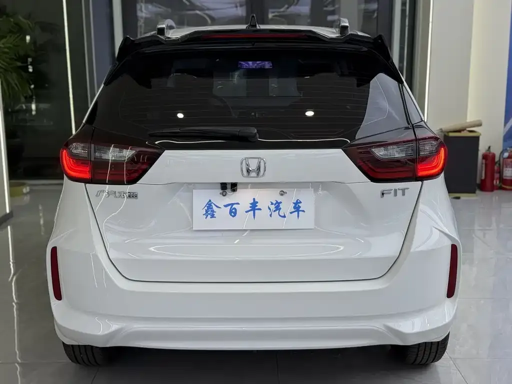 Honda Fit — фото 9