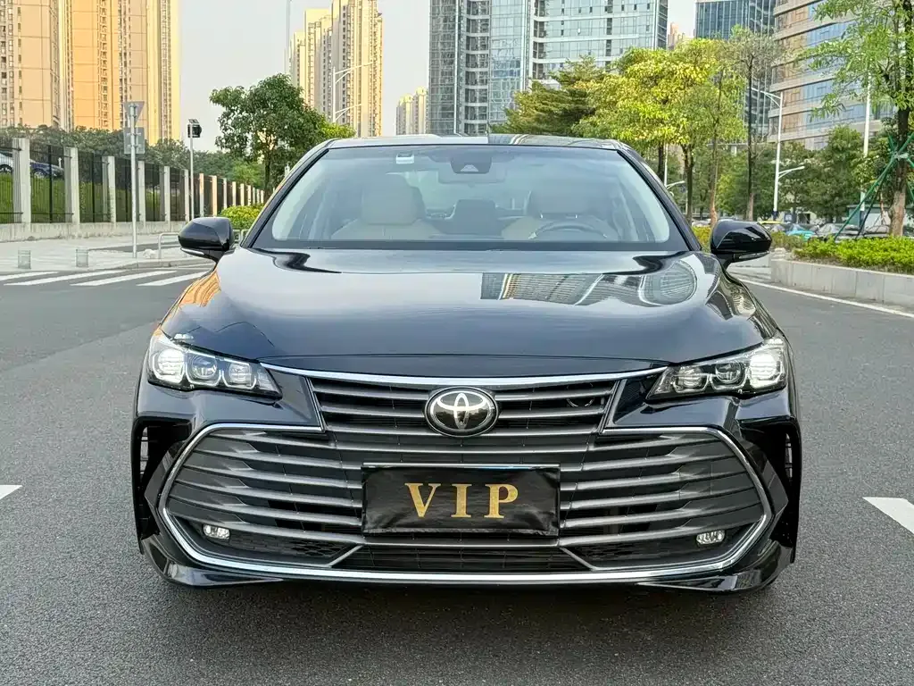 Toyota Avalon — фото 2