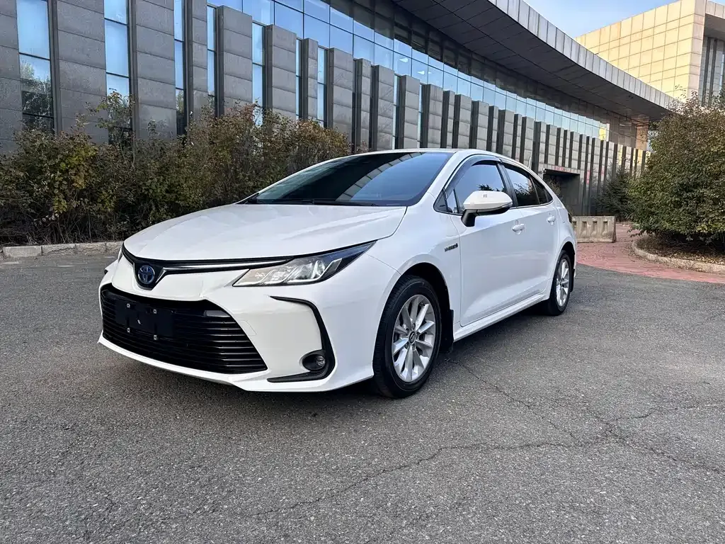 Toyota Corolla — фото 1