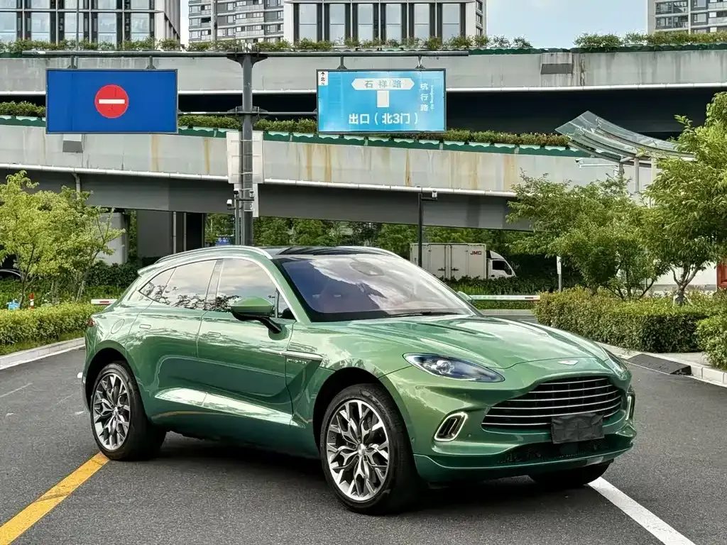 Aston Martin DBX — фото 3