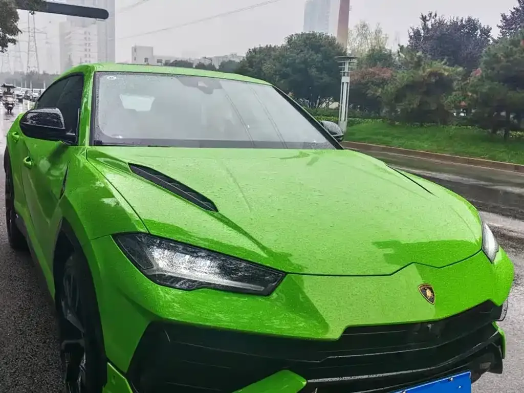 Lamborghini Urus — фото 1