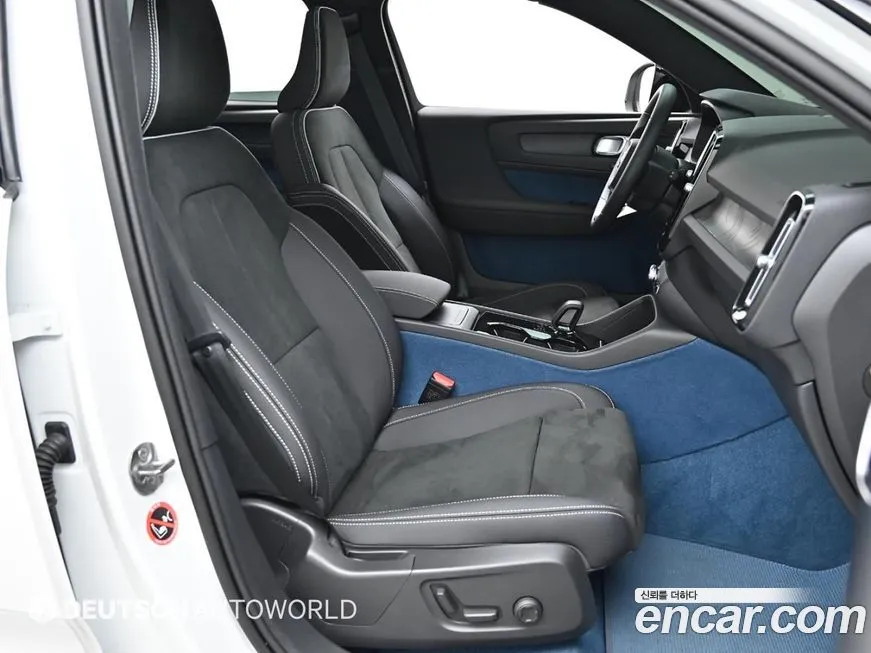 Volvo XC40 — фото 10