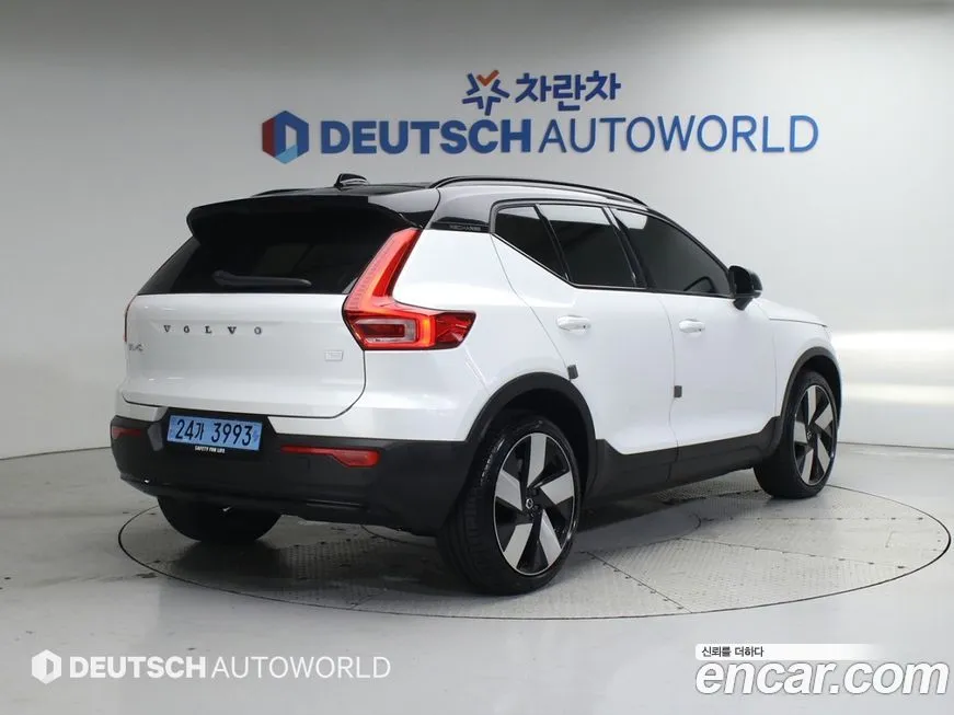Volvo XC40 — фото 2