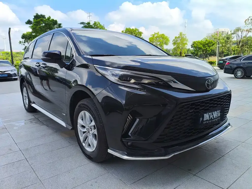 Toyota Granvia — фото 2