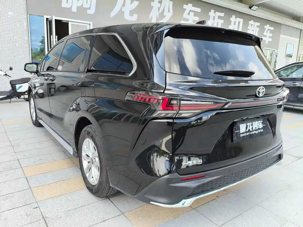 Toyota Granvia — фото 5